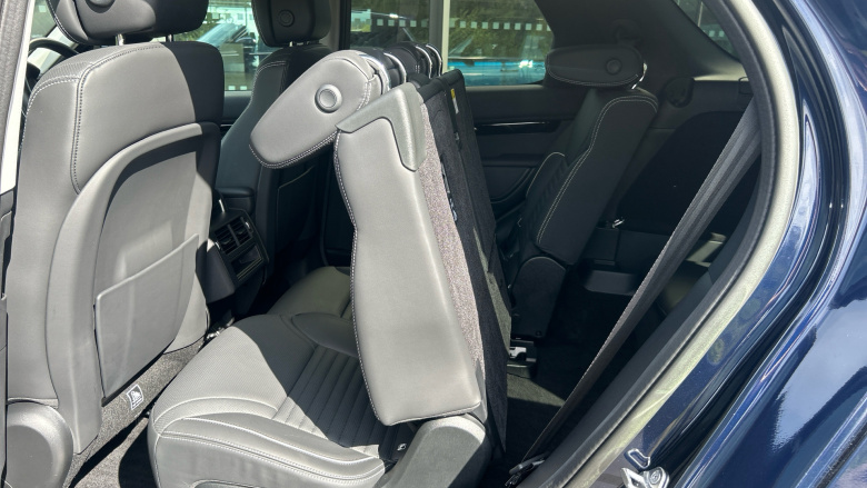 Land Rover Discovery 3.0 D300 S 5dr Auto Diesel Station Wagon